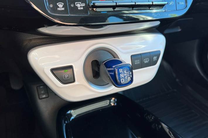 Sort Toyota Prius Plug-in fra 2018