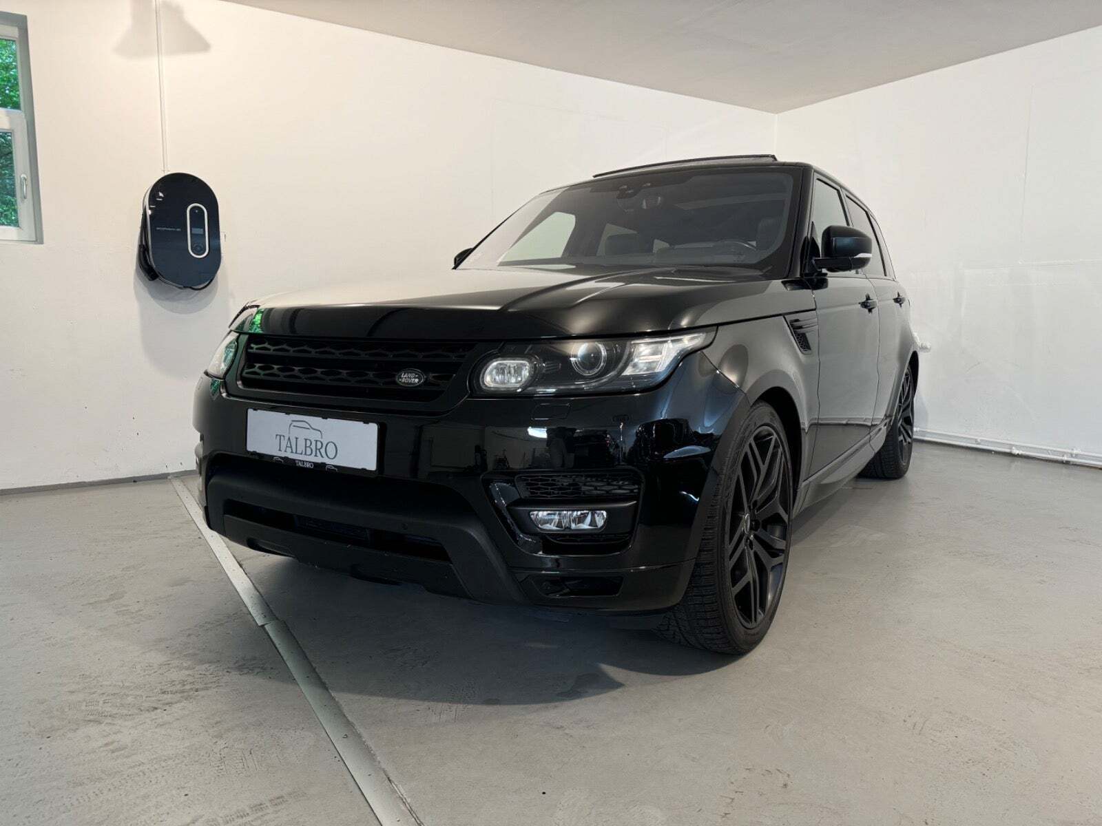 Sort Land Rover Range Rover sport fra 2017 set udefra