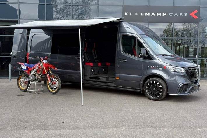 Grå Mercedes Sprinter 317 fra 2022