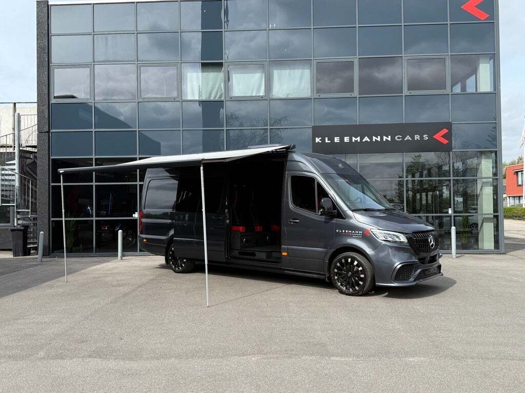 Grå Mercedes Sprinter 317 fra 2022
