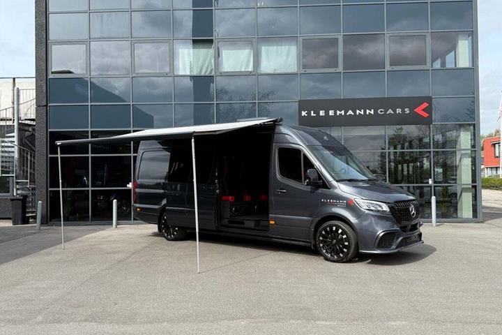 Grå Mercedes Sprinter 317 fra 2022