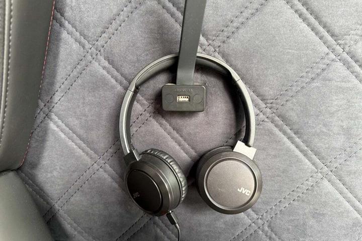 Grå Mercedes Sprinter 317 fra 2022 set udefra