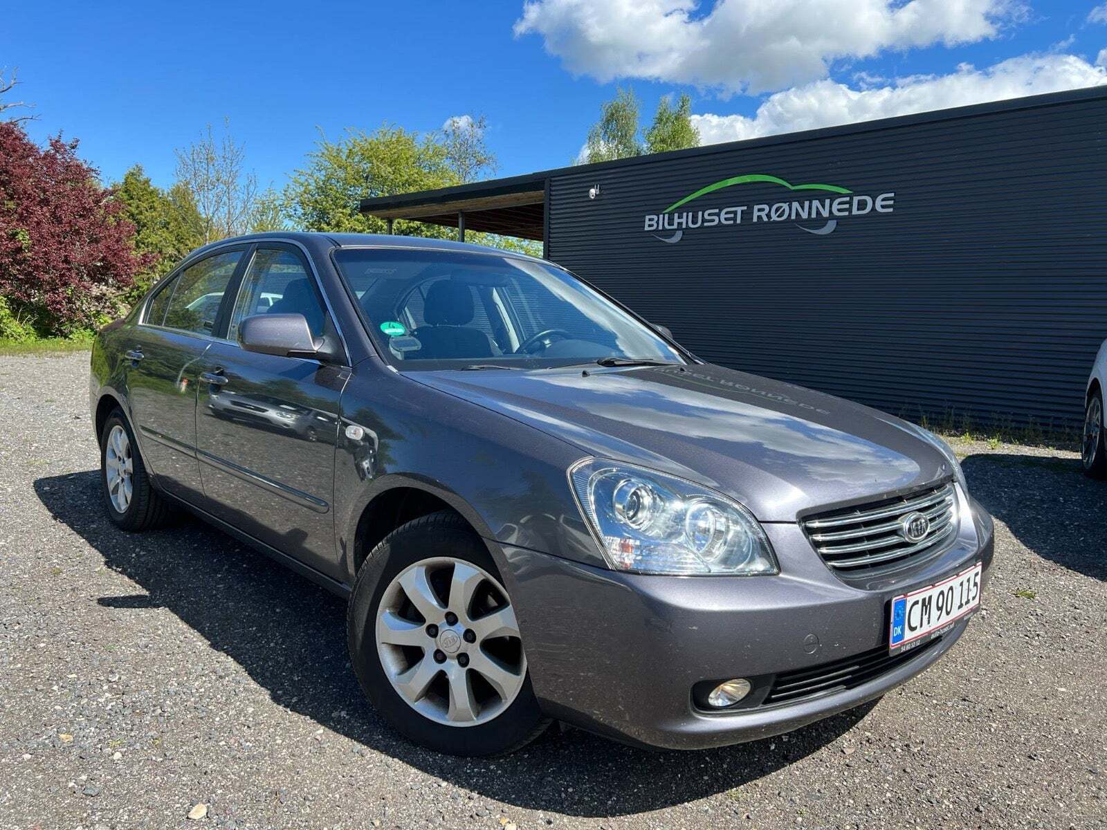 Grå Kia Magentis fra 2007