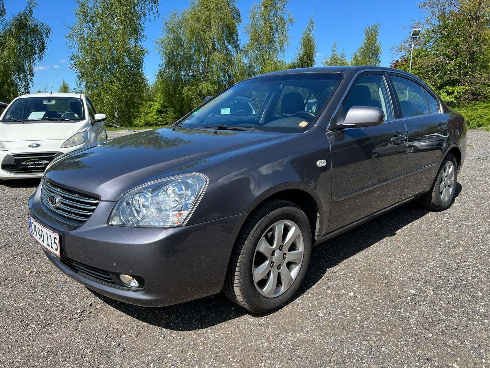 Grå Kia Magentis fra 2007