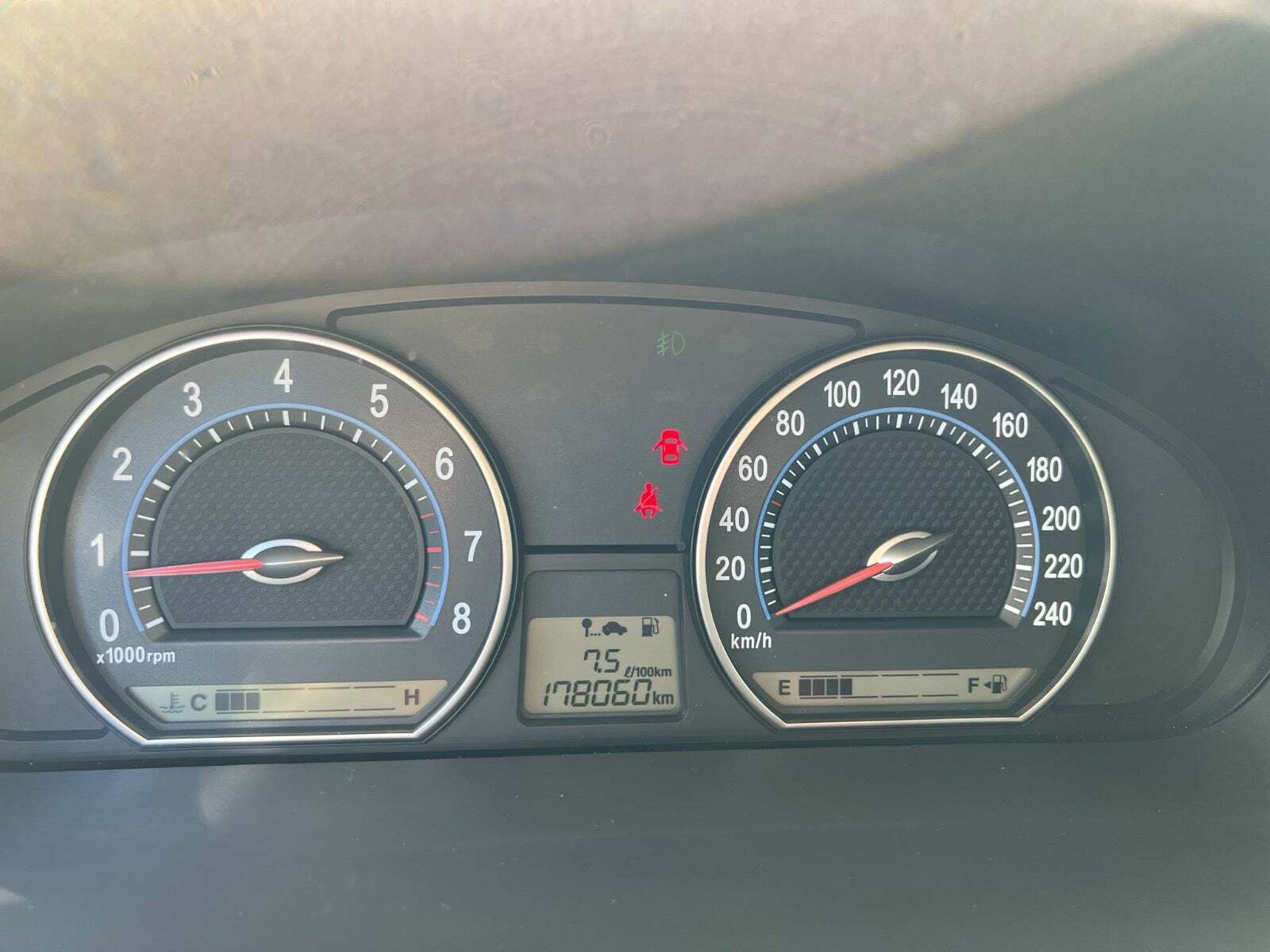 Grå Kia Magentis fra 2007