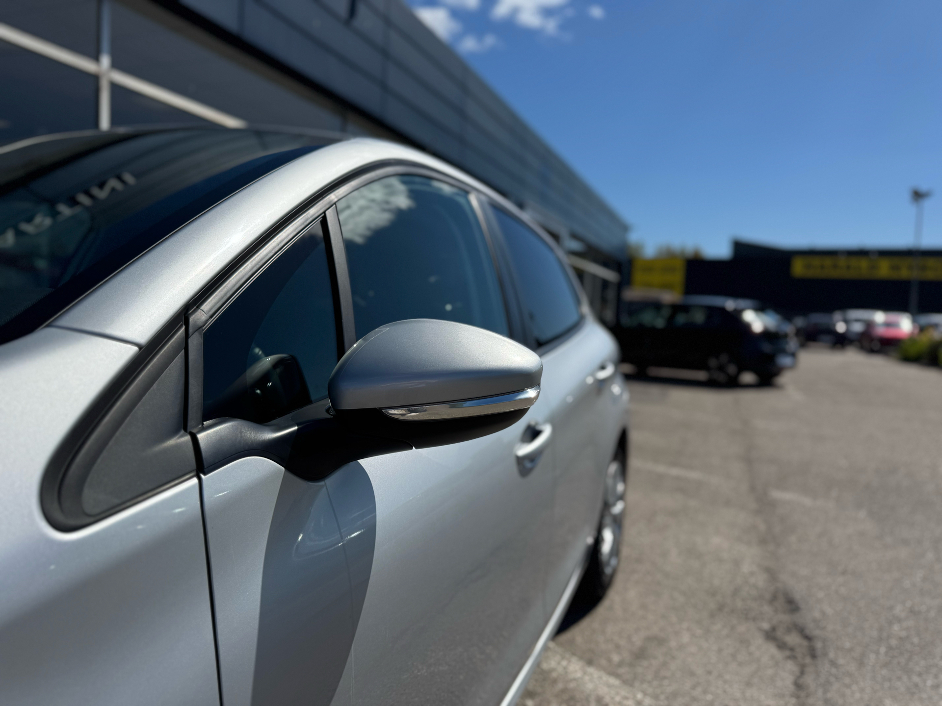 Peugeot 208
