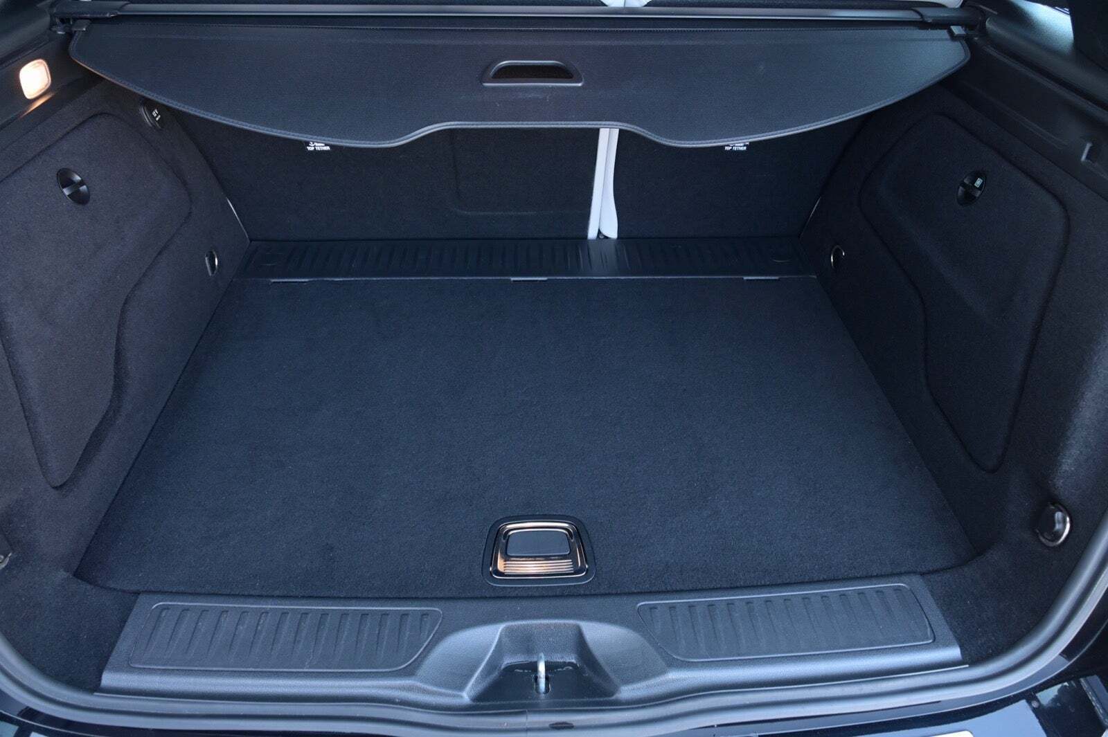 Sort Mercedes B200 fra 2013