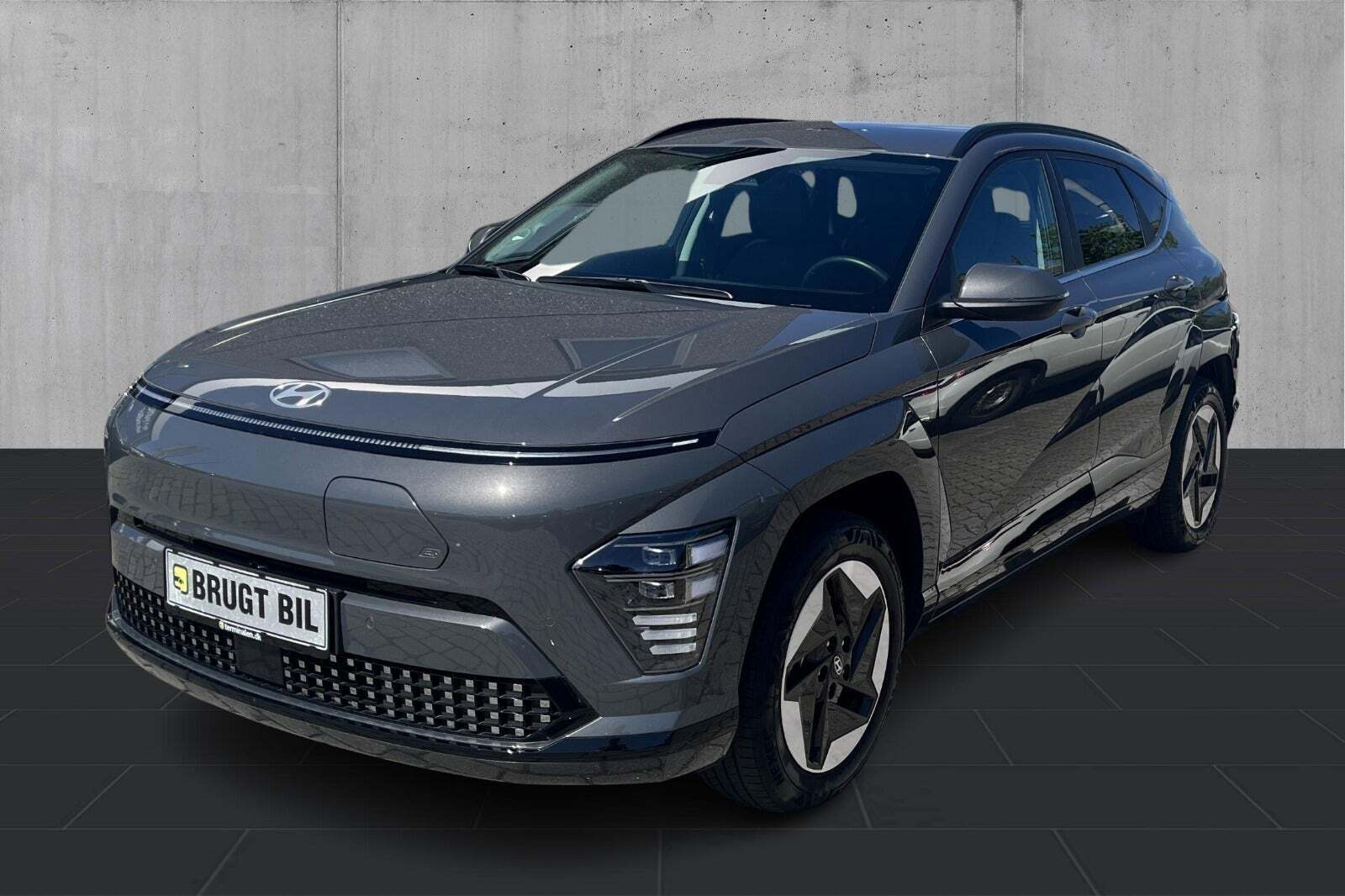 Grå Hyundai Kona fra 2024 set udefra