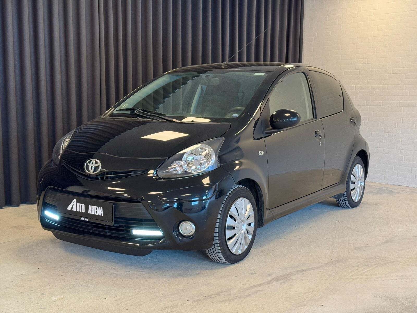 Sort Toyota Aygo fra 2012