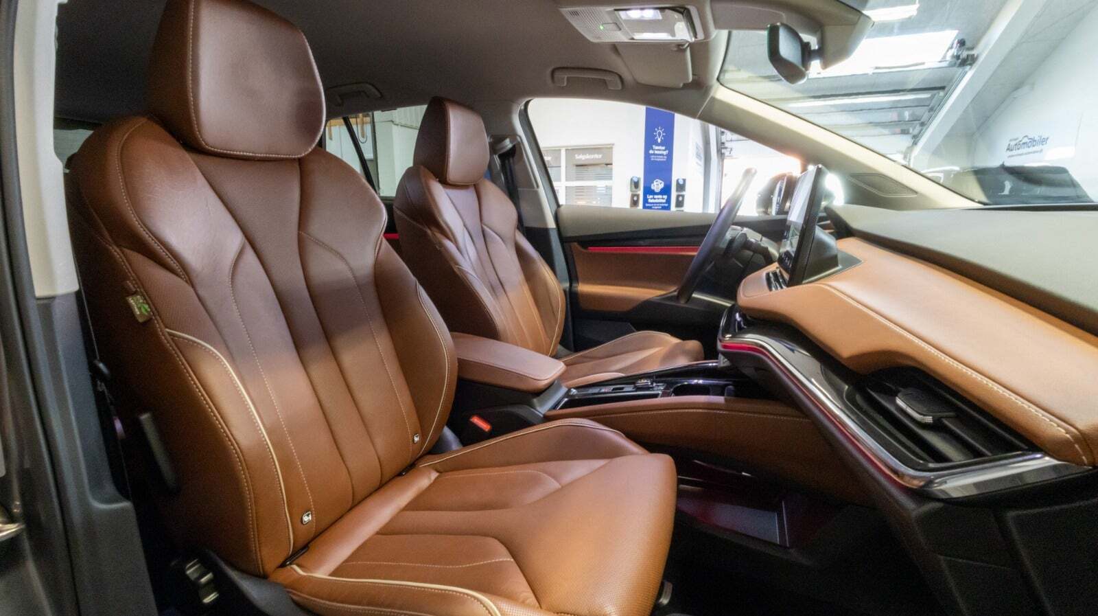 Grå Skoda Enyaq fra 2022