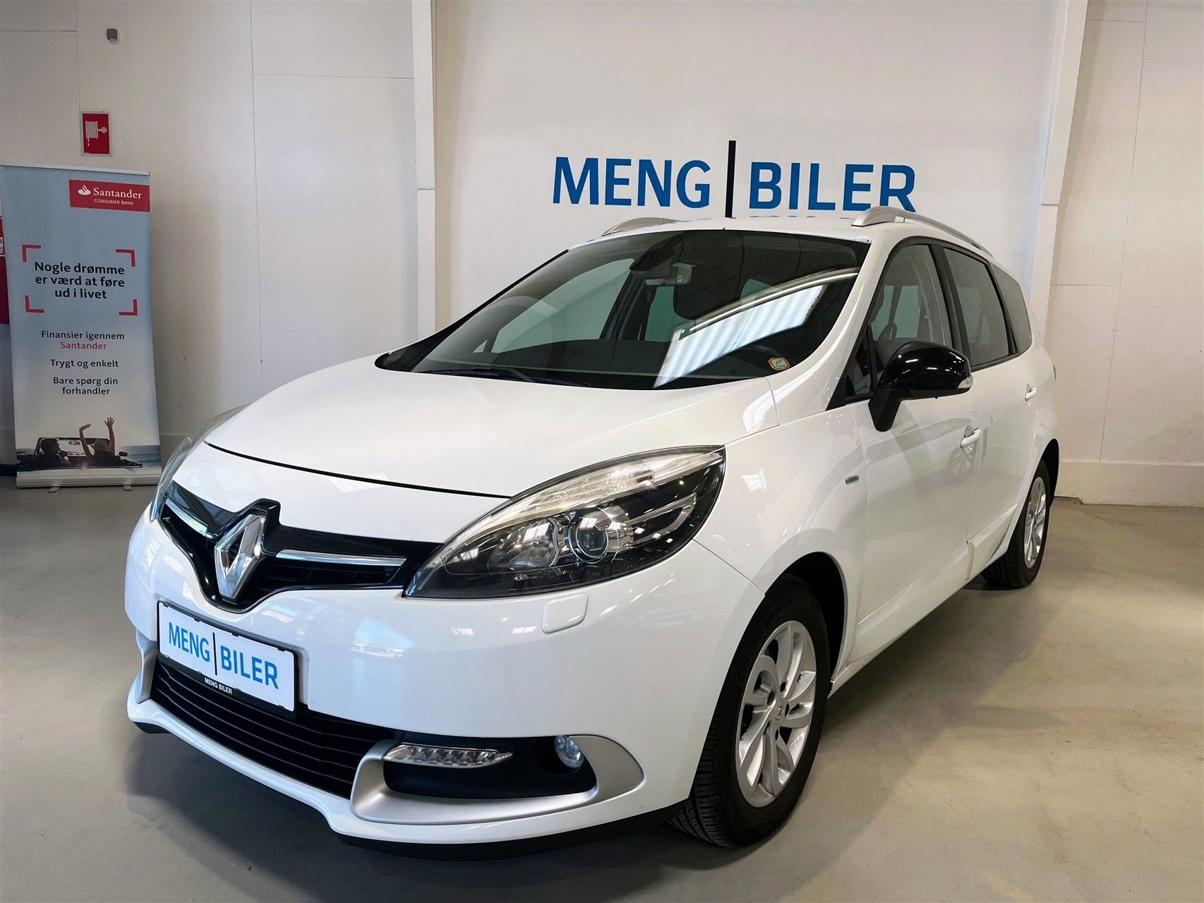 Hvid Renault Grand Scénic fra 2015 set udefra