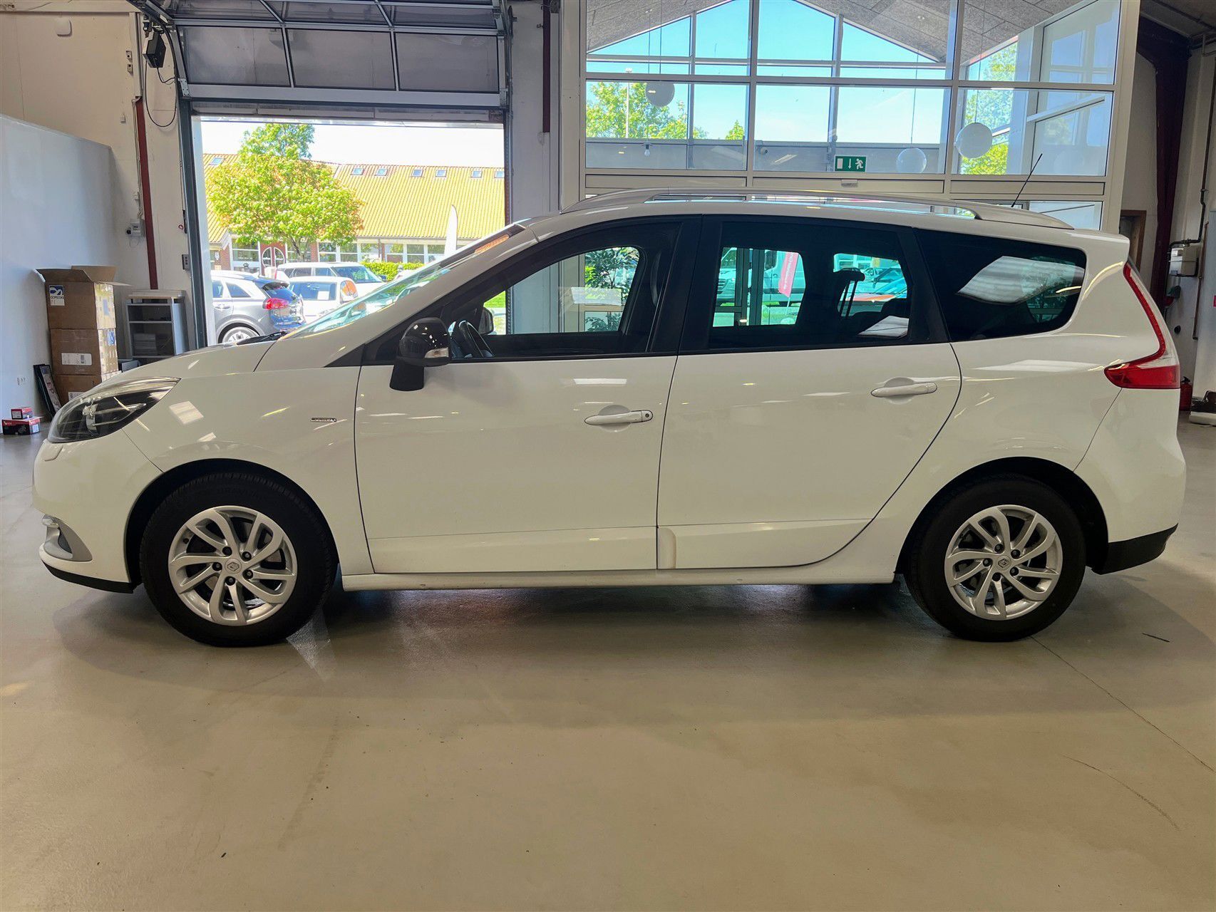 Hvid Renault Grand Scénic fra 2015