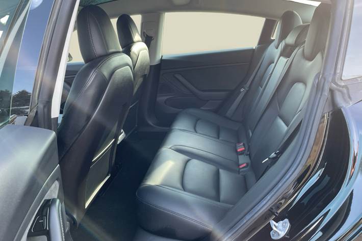 Sort Tesla Model 3 fra 2019