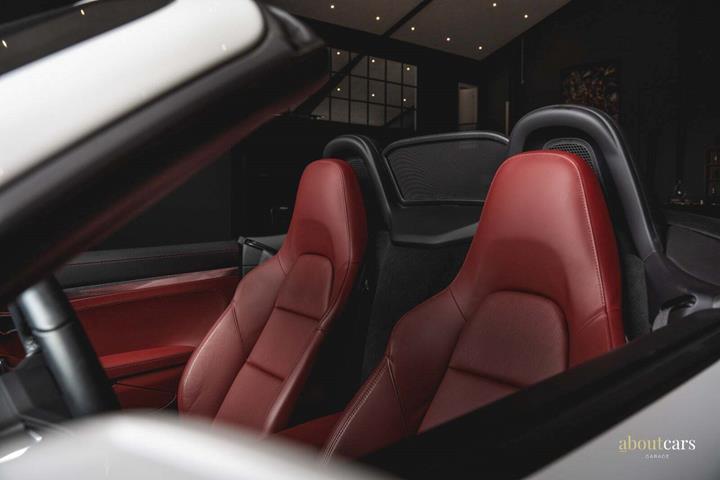 Hvid Porsche 718 Boxster GTS fra 2019 set indefra