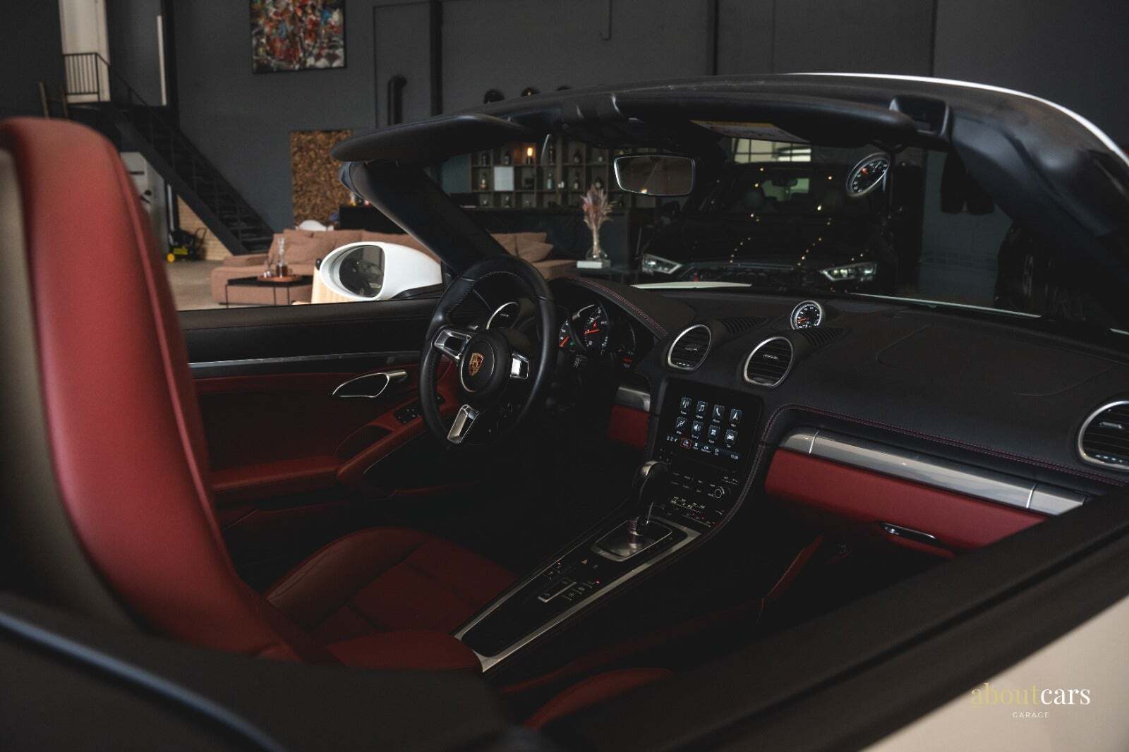 Hvid Porsche 718 Boxster GTS fra 2019 set indefra