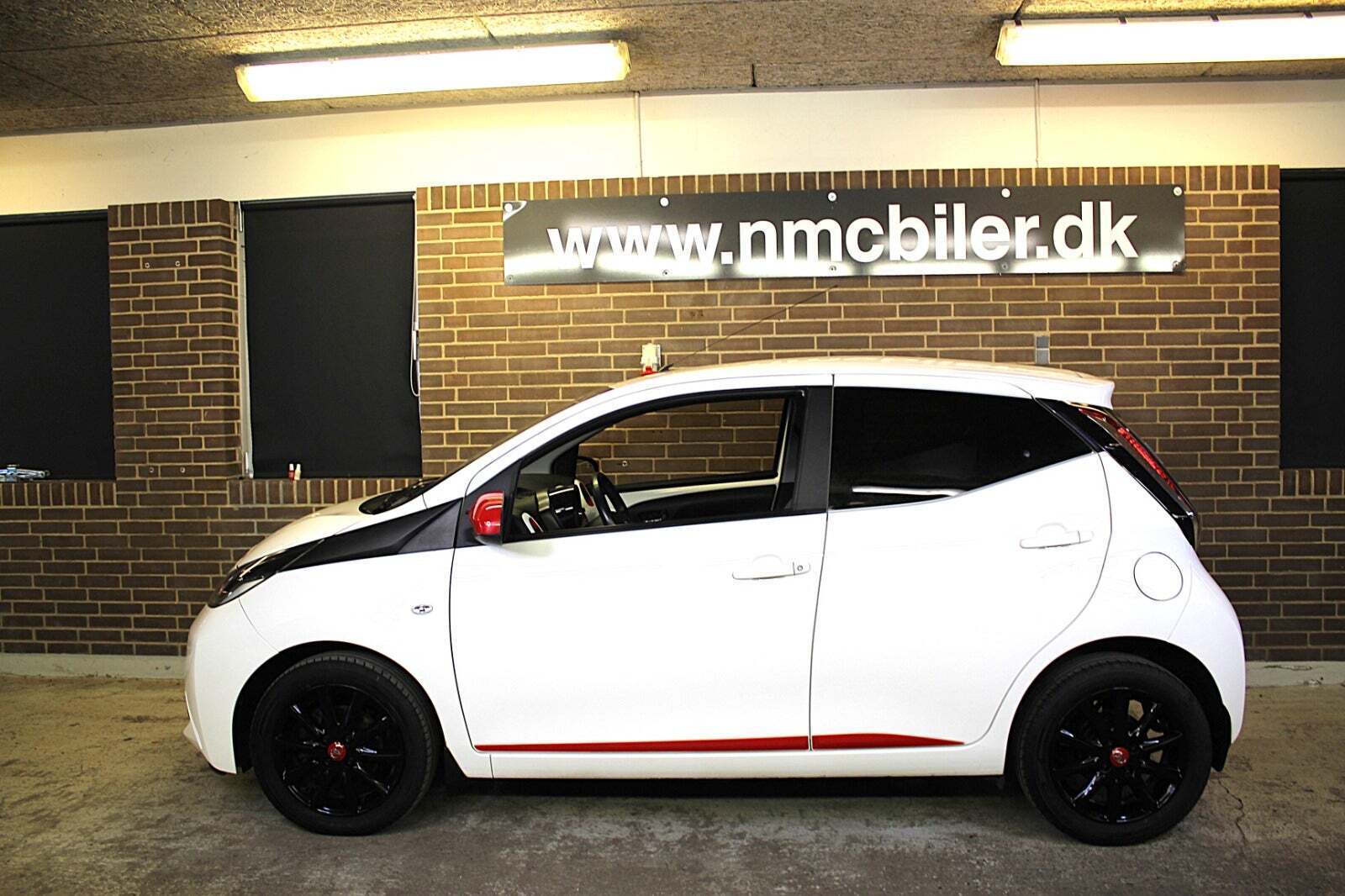 Hvid Toyota Aygo fra 2016