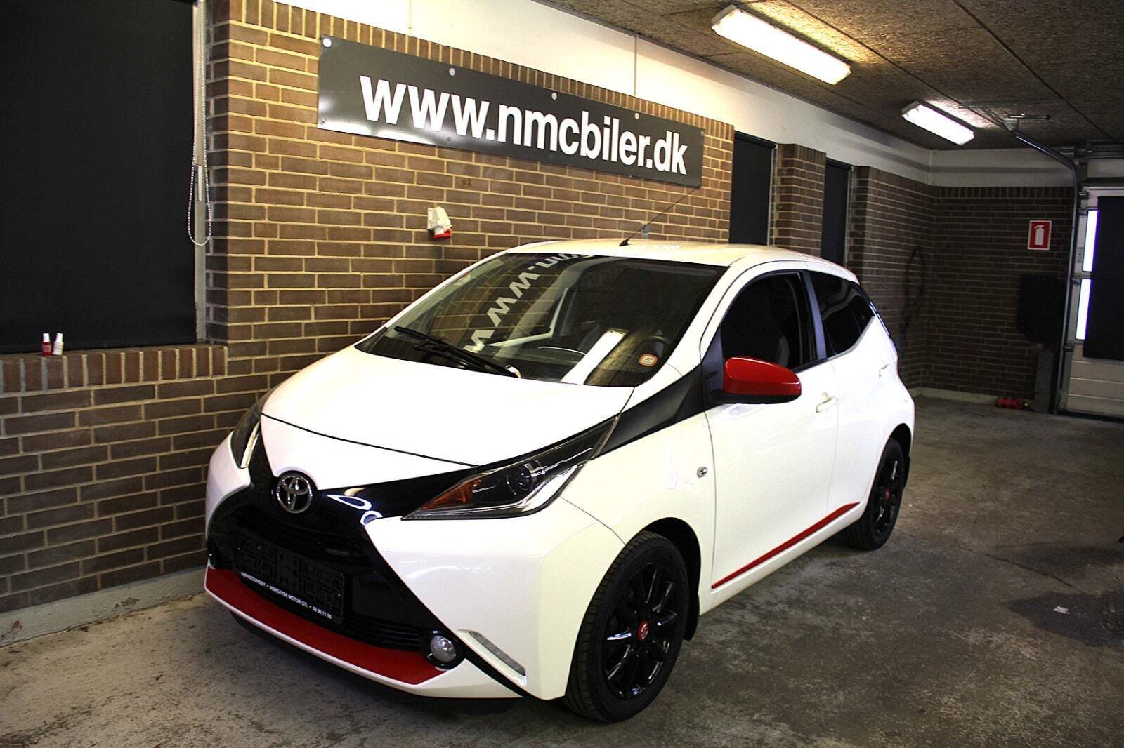 Hvid Toyota Aygo fra 2016