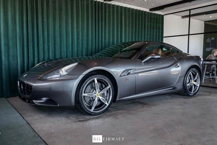 Grå Ferrari California 30 fra 2013