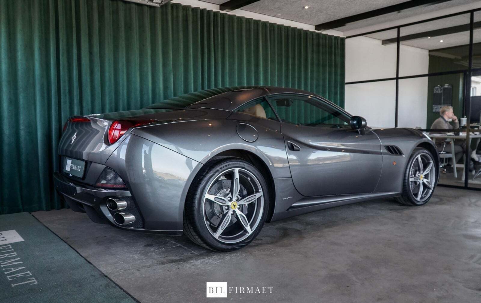 Grå Ferrari California 30 fra 2013