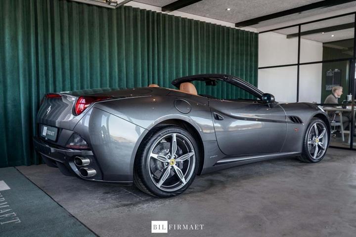 Grå Ferrari California 30 fra 2013