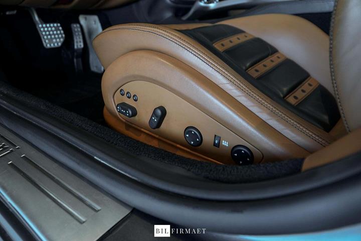 Grå Ferrari California 30 fra 2013 set indefra