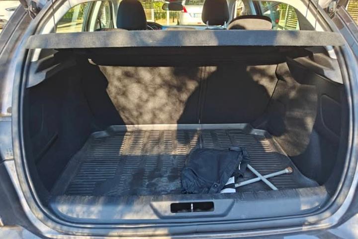 Grå Peugeot 308 fra 2016