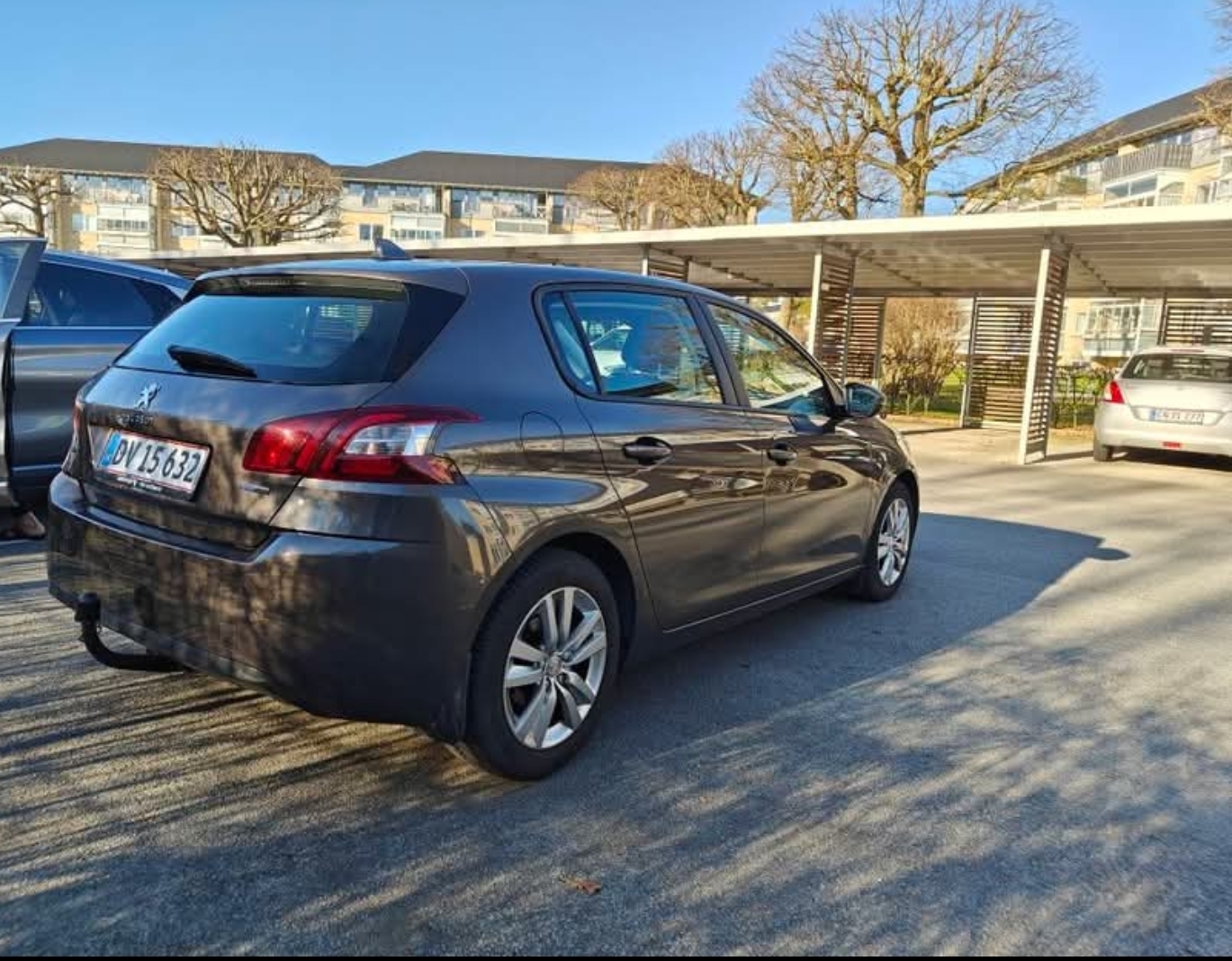 Grå Peugeot 308 fra 2016
