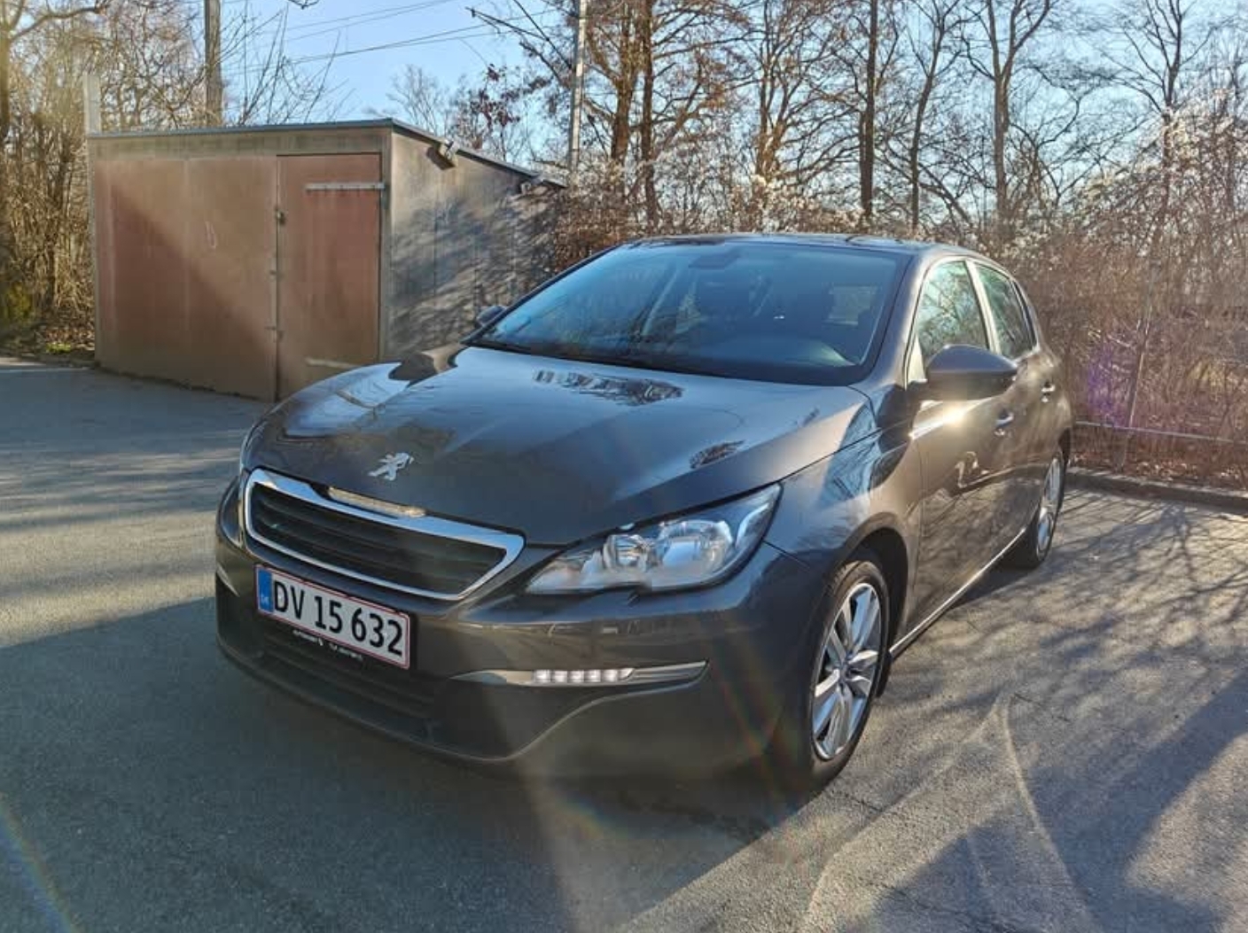 Grå Peugeot 308 fra 2016