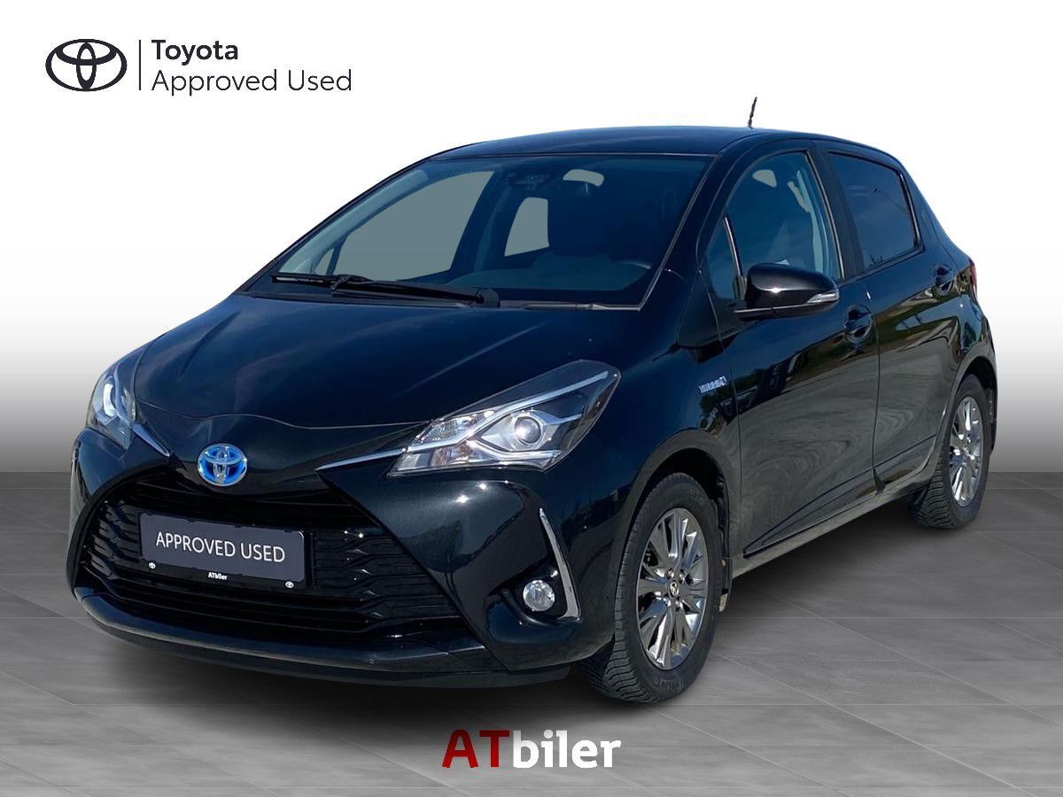 Sort Toyota Yaris fra 2018 set udefra