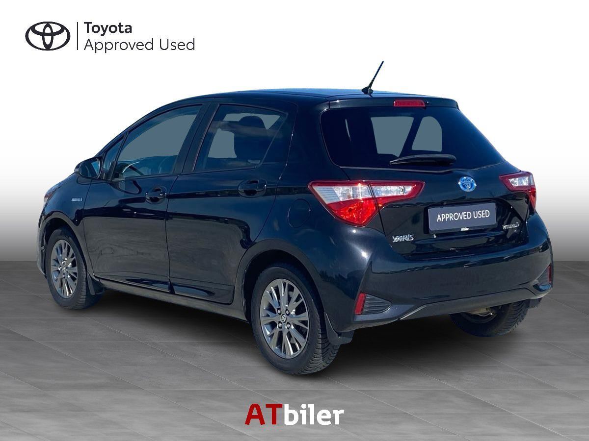 Sort Toyota Yaris fra 2018