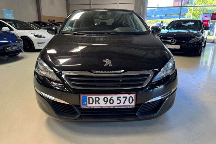 Sort Peugeot 308 fra 2016
