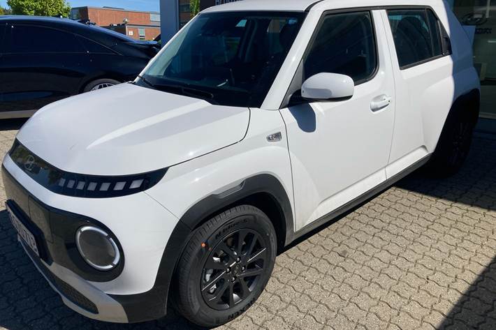 Hvid Hyundai Inster fra 2025 set udefra