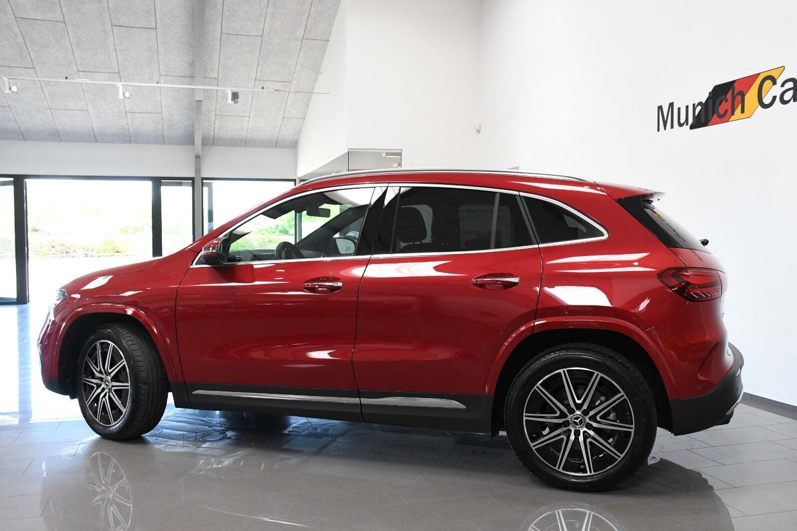 Gul Mercedes EQA250+ fra 2024
