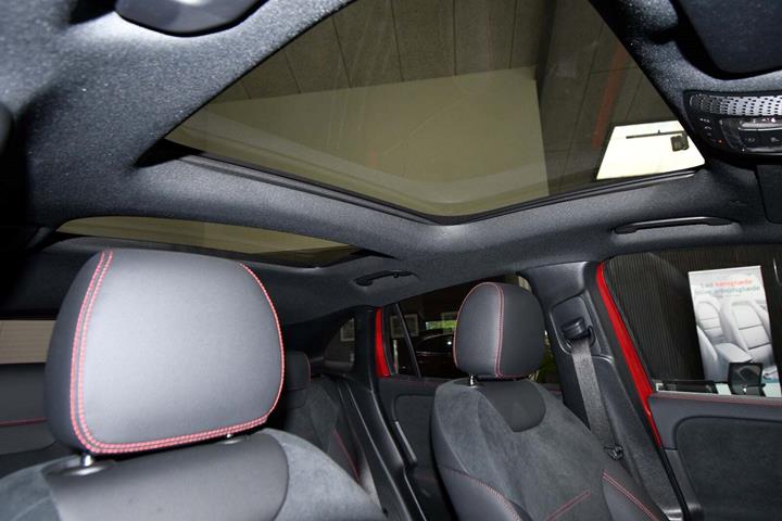 Gul Mercedes EQA250+ fra 2024