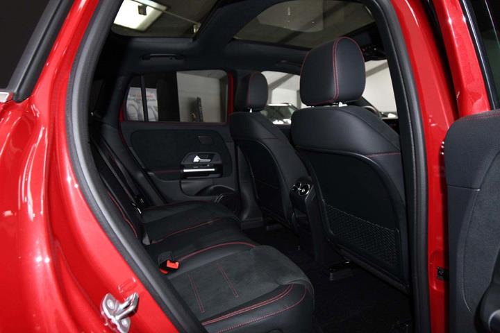 Gul Mercedes EQA250+ fra 2024