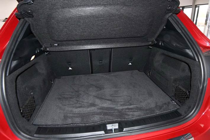 Gul Mercedes EQA250+ fra 2024