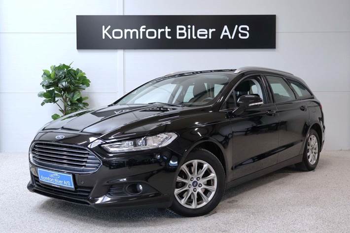 Sort Ford Mondeo fra 2017 set udefra