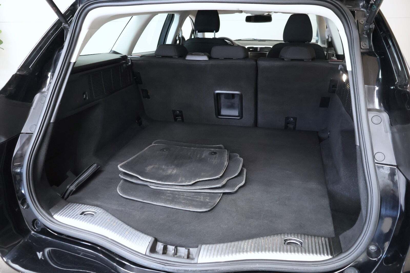 Sort Ford Mondeo fra 2017