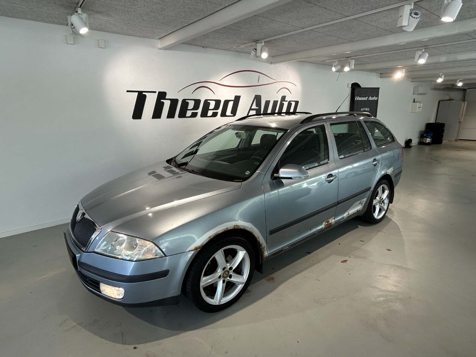 Blå Skoda Octavia fra 2005