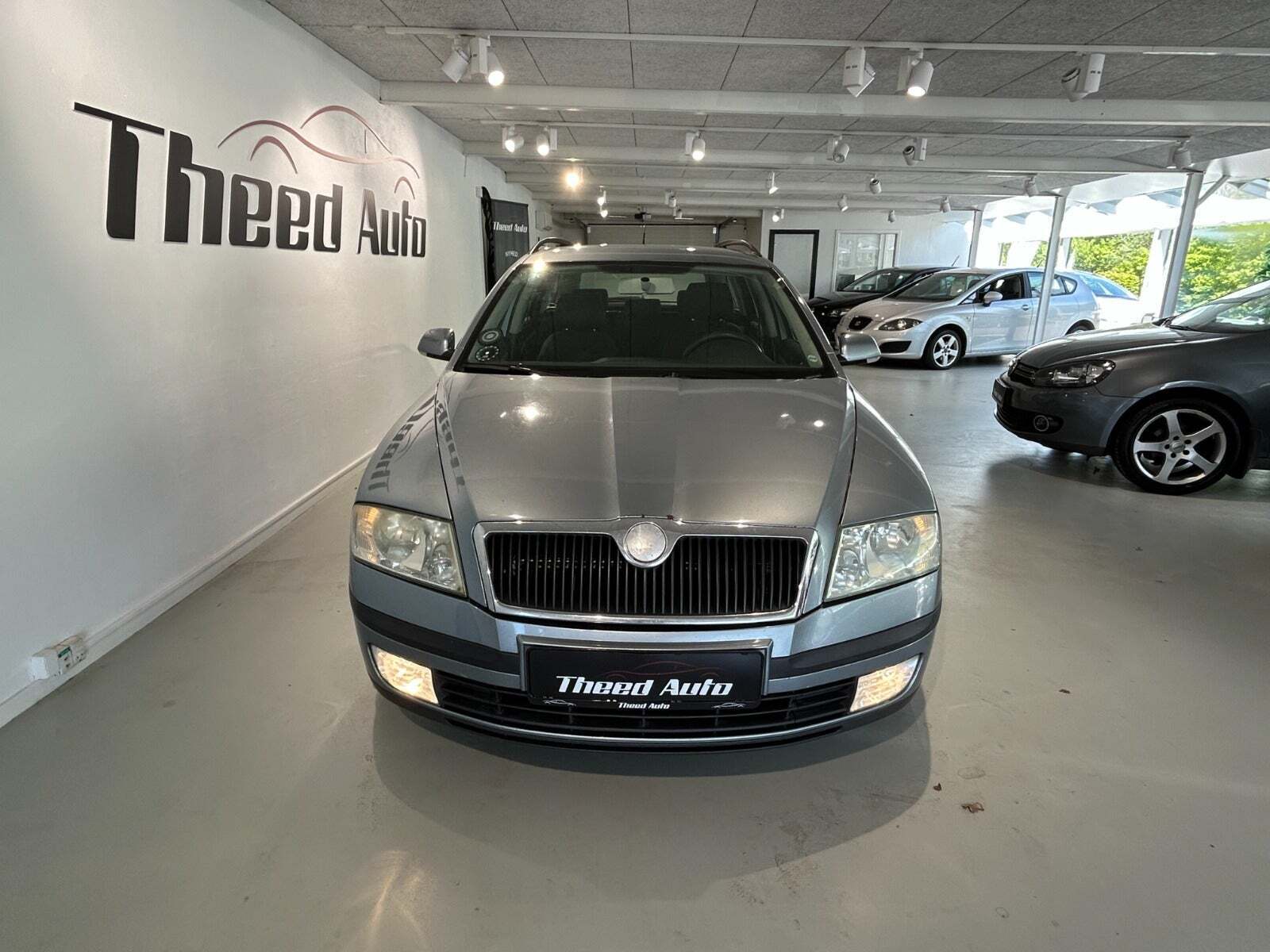 Blå Skoda Octavia fra 2005