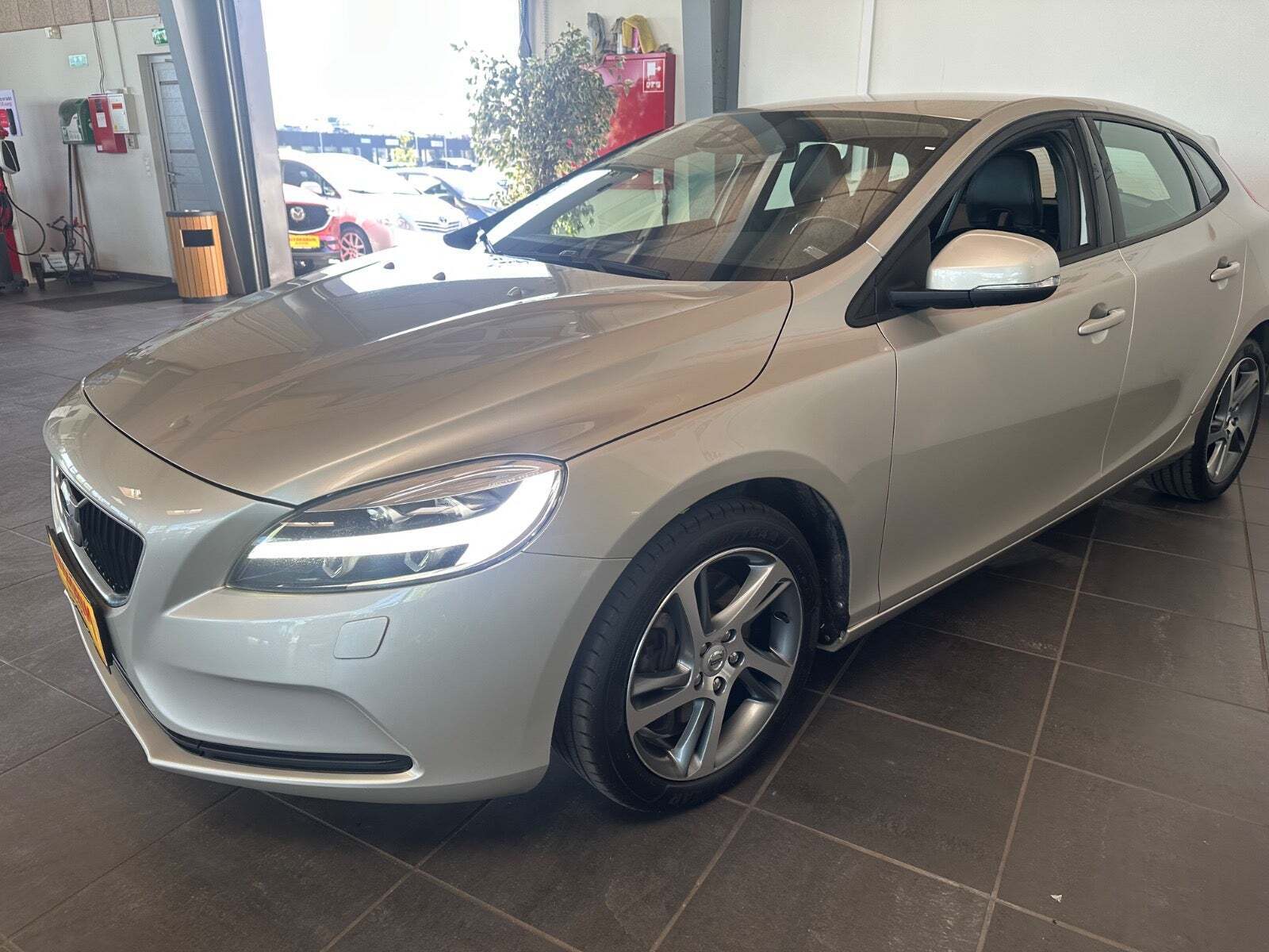 Volvo V40