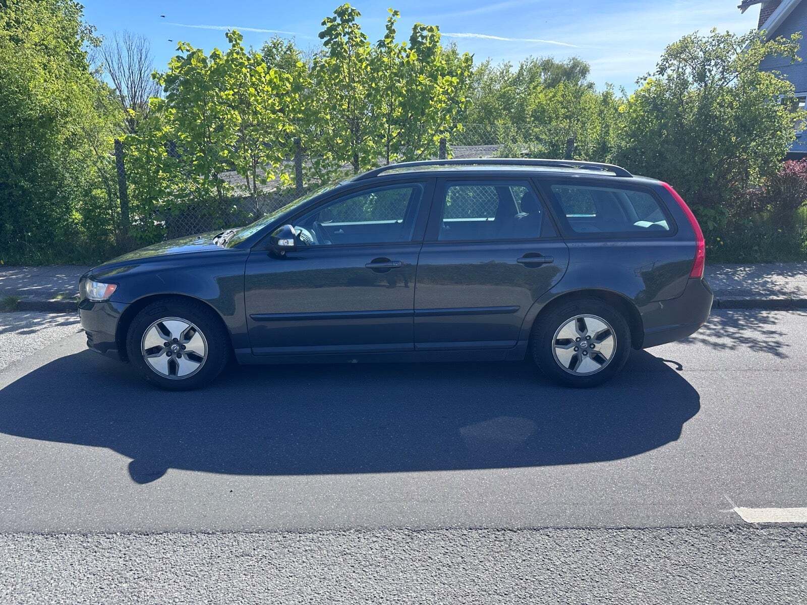 Grøn Volvo V50 fra 2010