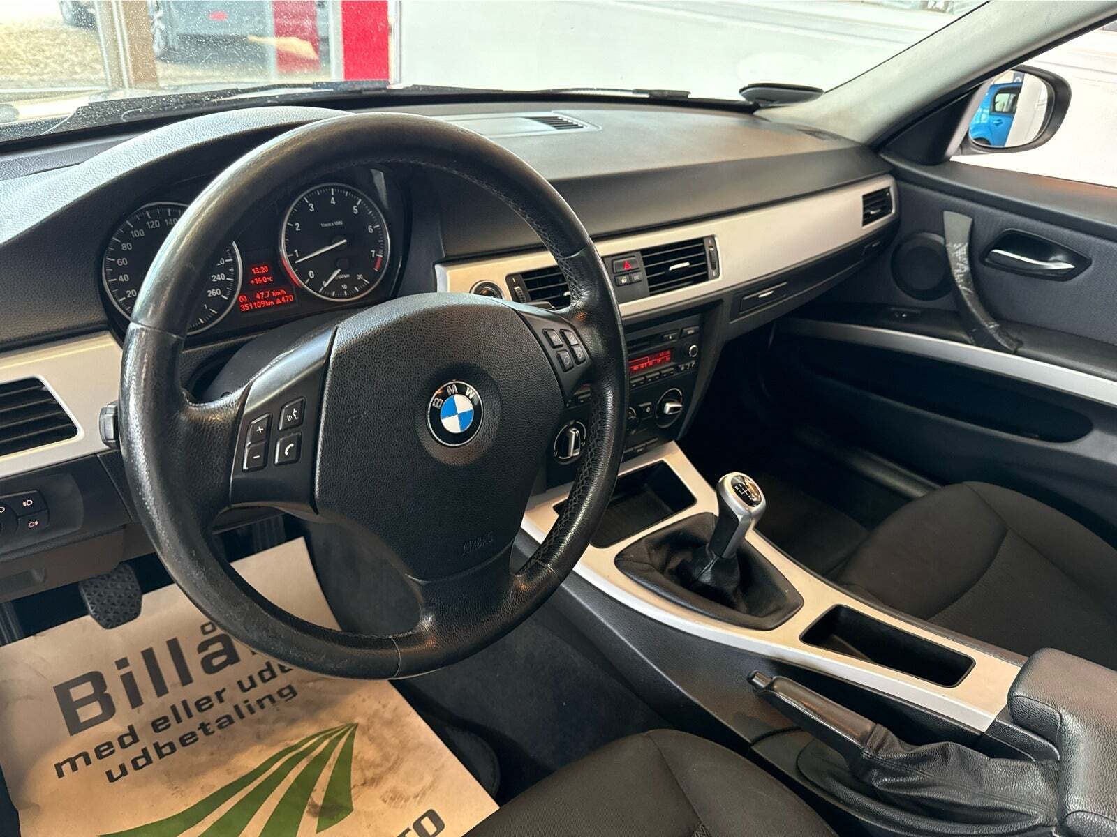 Hvid BMW 320i fra 2009