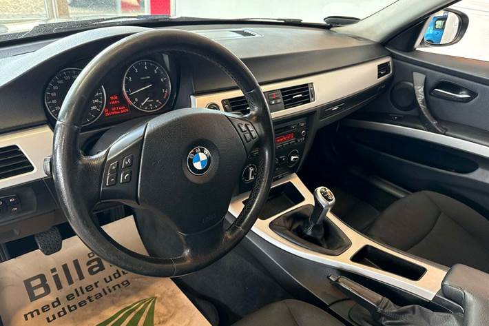 Hvid BMW 320i fra 2009