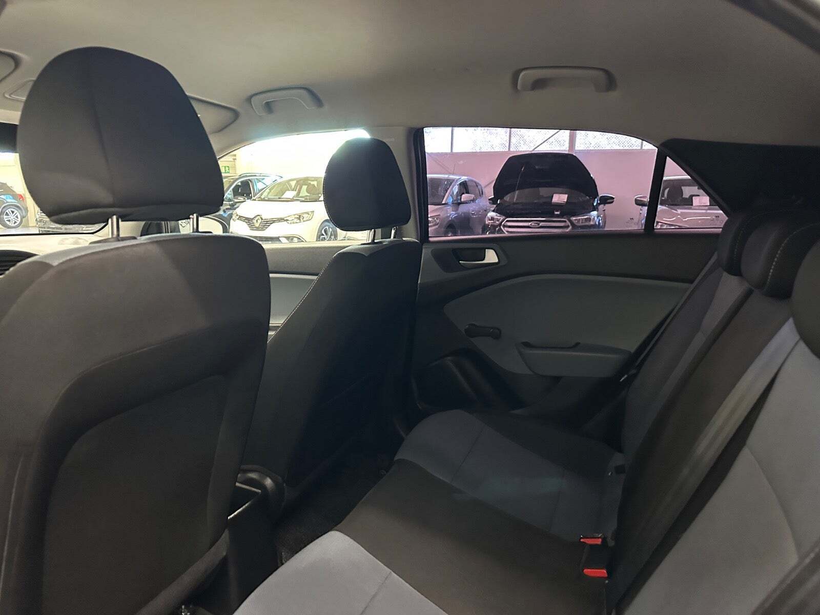 Sort Hyundai i20 Active Cross fra 2018 set indefra