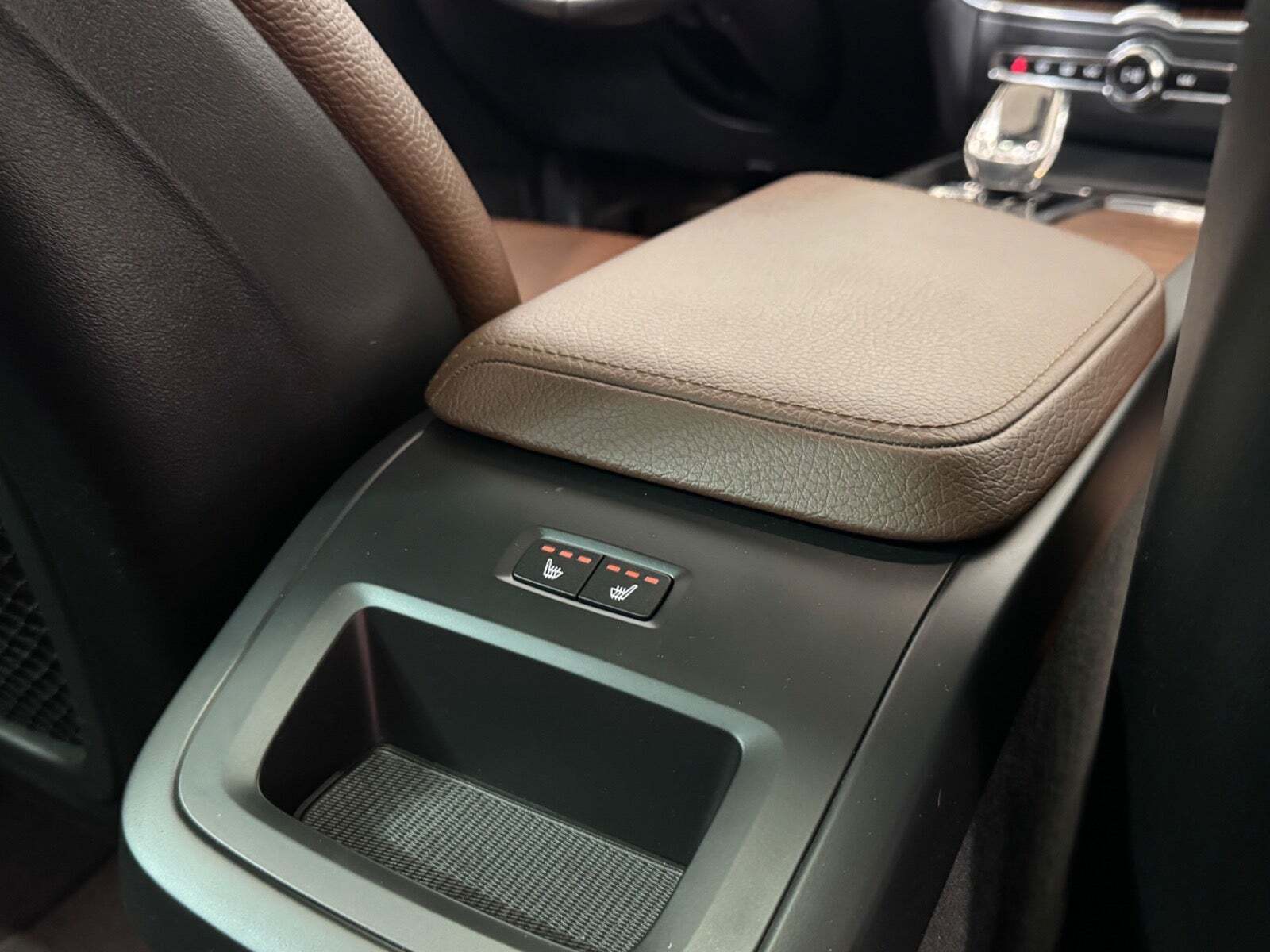 Sort Volvo XC60 fra 2021