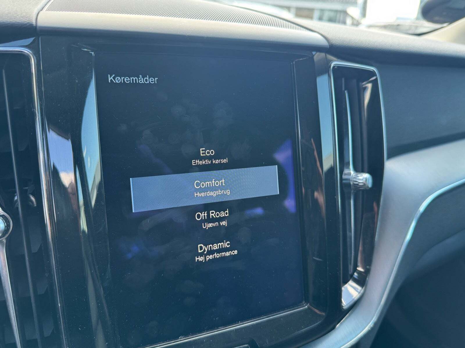 Grå Volvo XC60 fra 2018