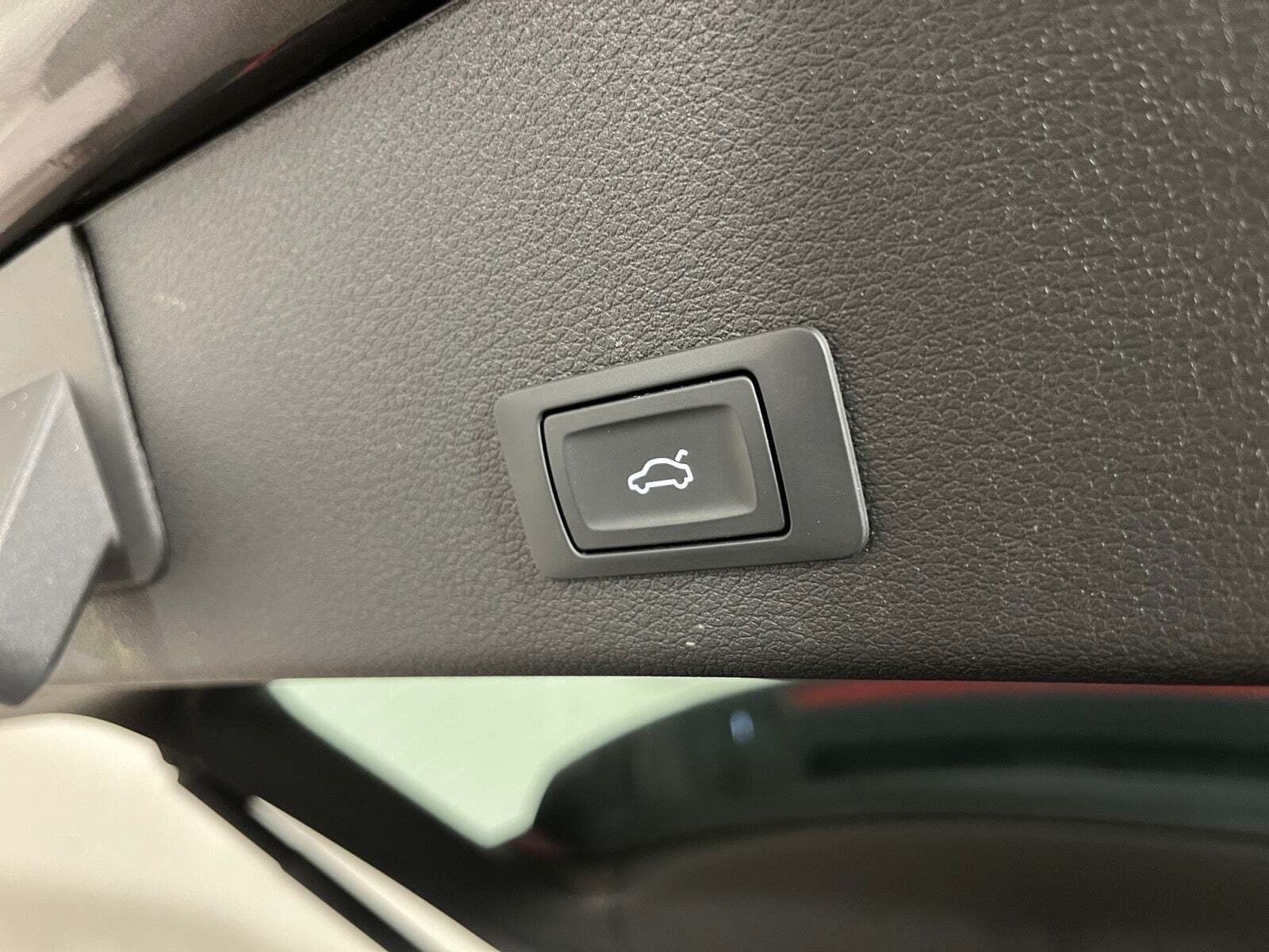 Grå Audi e-tron fra 2022