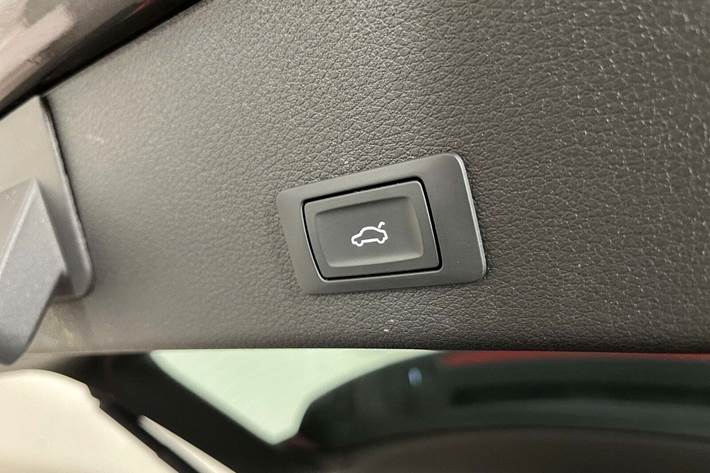 Grå Audi e-tron fra 2022