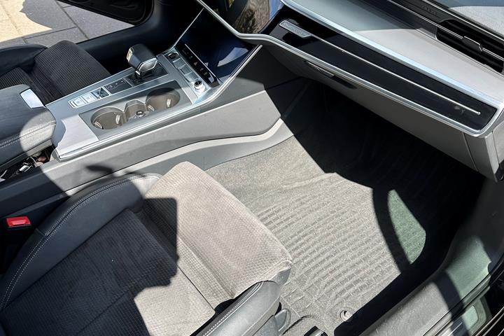 Grå Audi A6 fra 2021